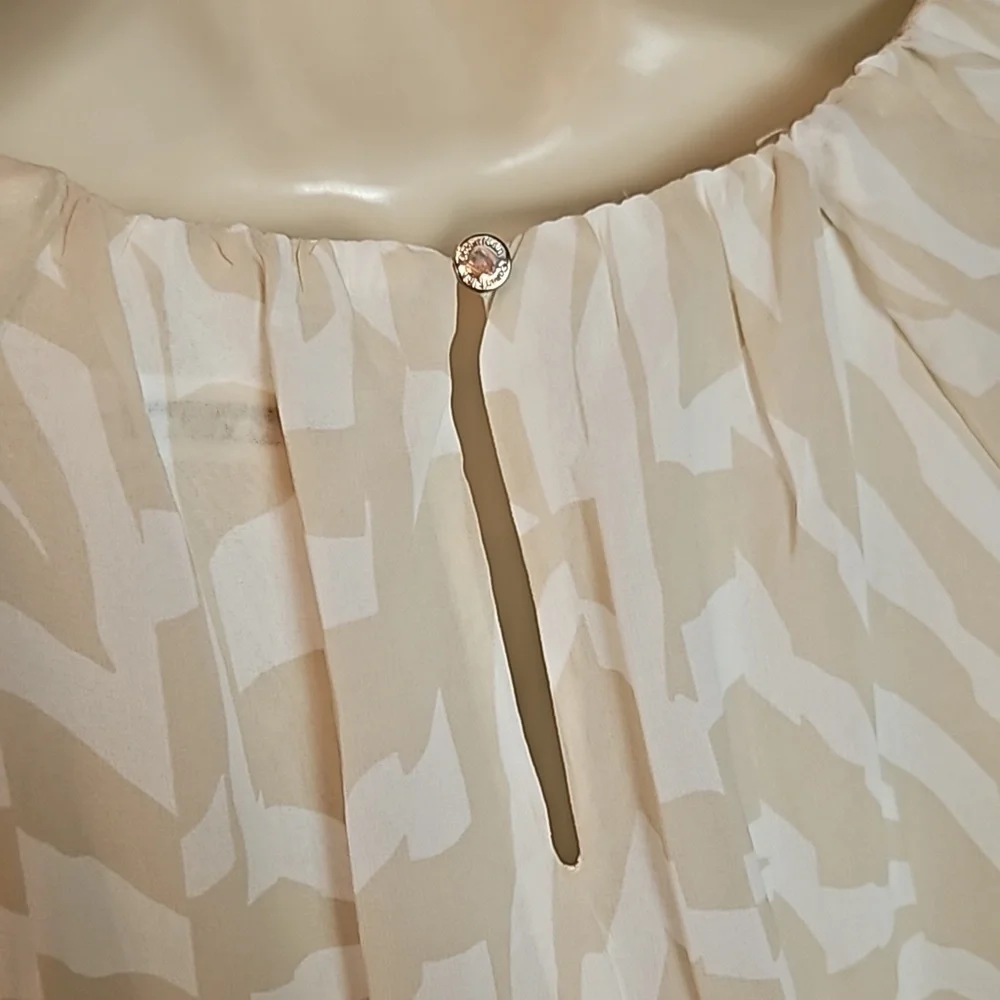 Calvin Klein | Beige and White Flowy Blouse - Picture 4 of 10